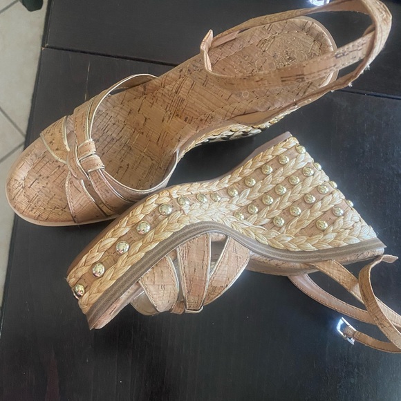 Vince camuto wedges great condition size 7.5 - Picture 3 of 3